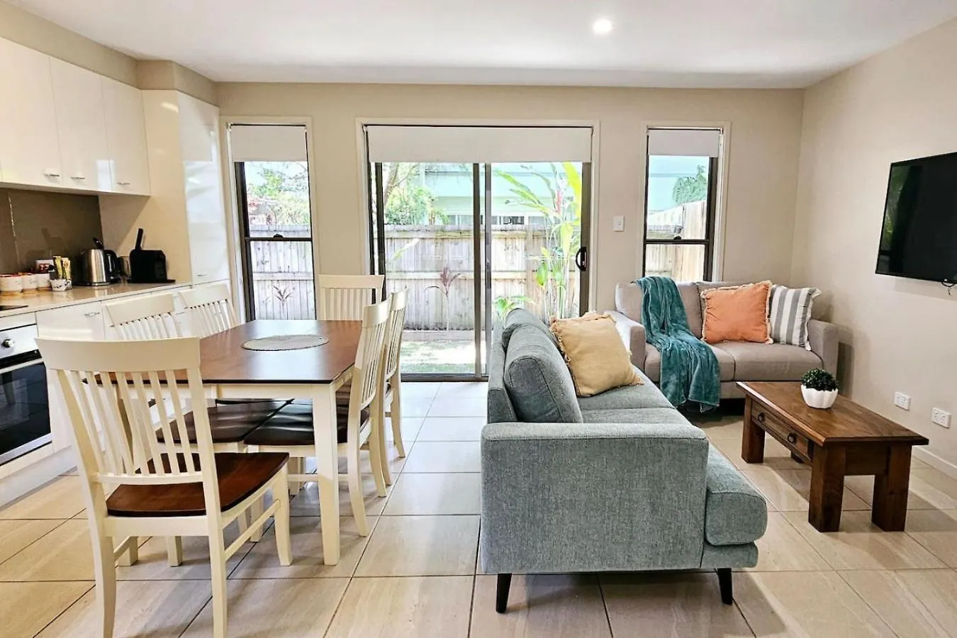 Frangipani Townhouse 3 At Sunlight Swan - Beerwah - Sleeps 6 Apartment