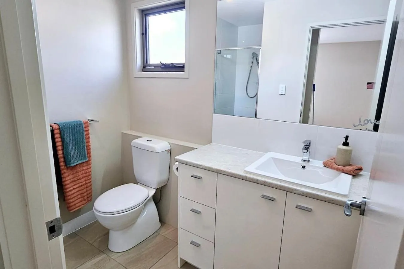 Frangipani Townhouse 3 At Sunlight Swan - Beerwah - Sleeps 6 Apartment 0*,