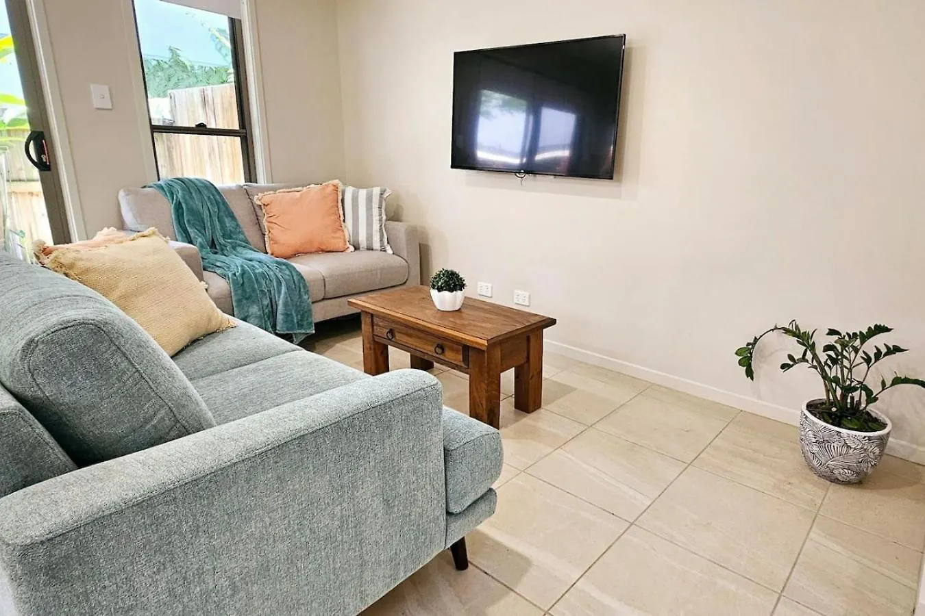 Frangipani Townhouse 3 At Sunlight Swan - Beerwah - Sleeps 6 Apartment